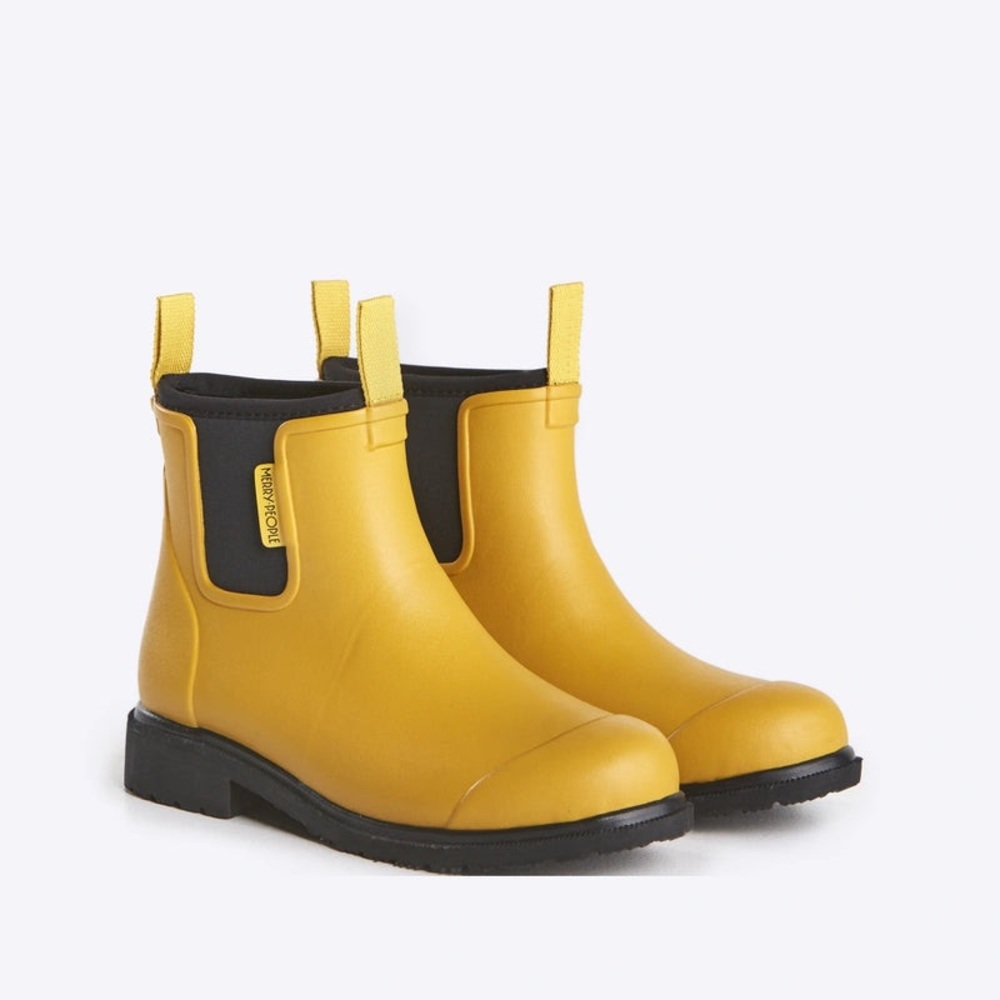 MERRY PEOPLE - Mustard Yellow & Black Ankle Rain Boot (Size 9)